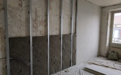 Isolation phonique d&rsquo;un mur mitoyen : solutions, épaisseurs et prix