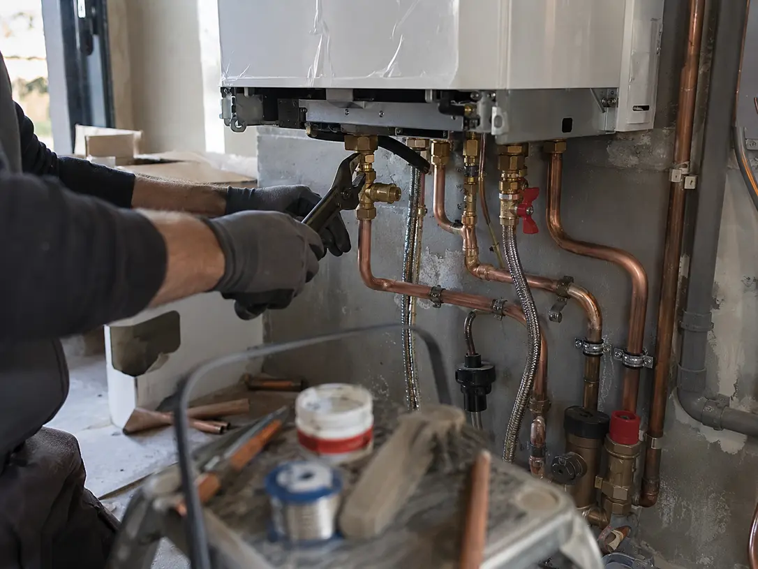 Pose de canalisations et d’équipements sanitaires