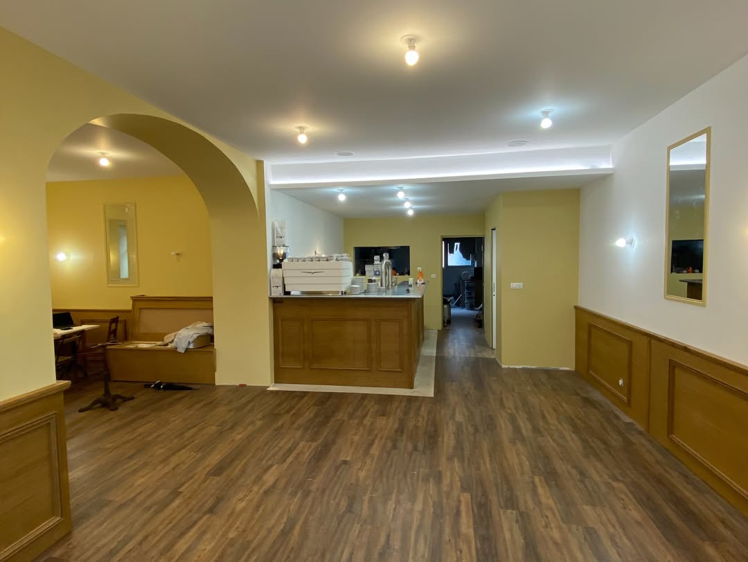 Résultat final de la rénovation du restaurant à Biarritz par Derlin Rénovations