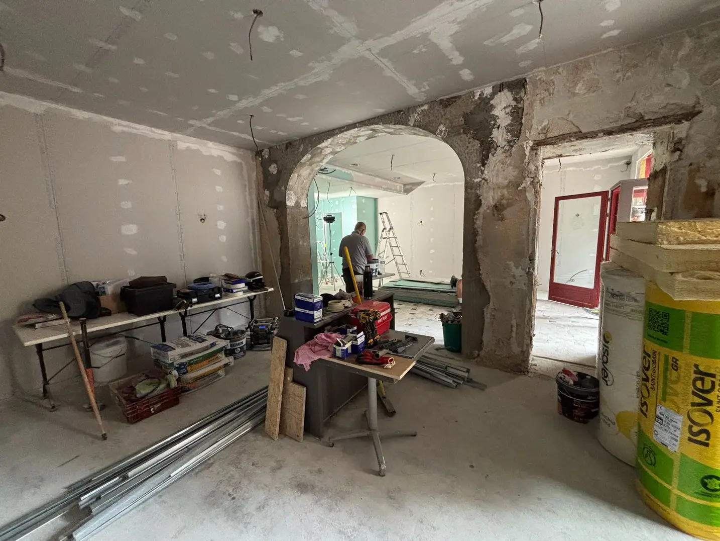 Travaux de rénovation en cours dans le restaurant à Biarritz
