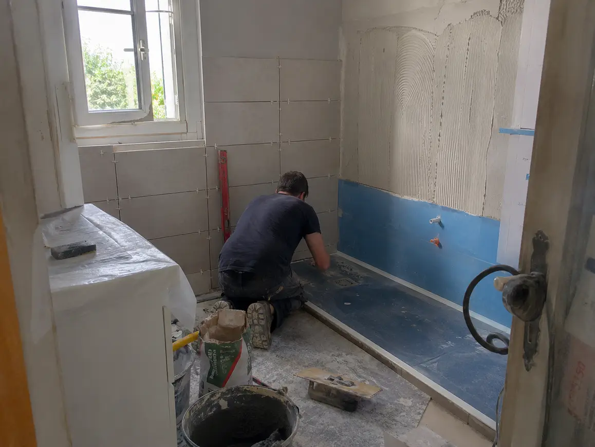 Salle de bain moderne entièrement rénovée